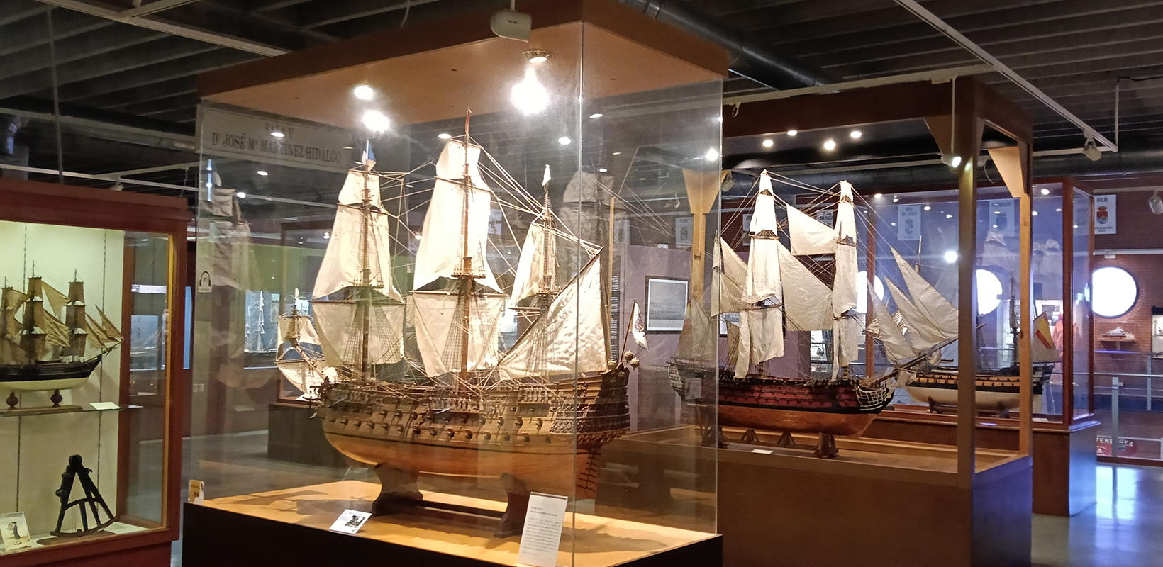 maquetas expuestas en el museo marítimo de Asturias