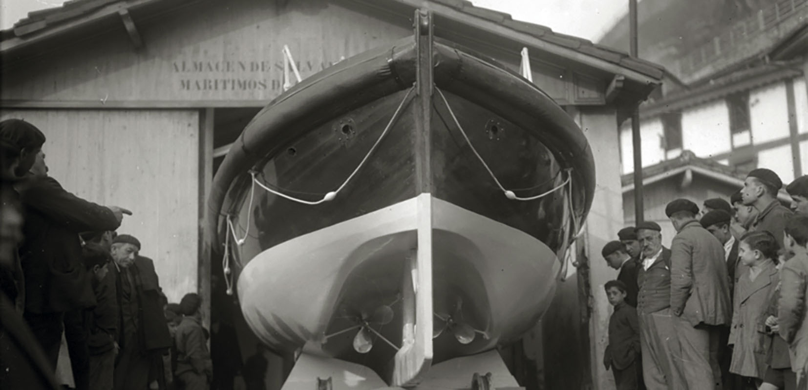 Botadura en 1926 de la embarcación de salvamento marítimo Guipúzcoa.  