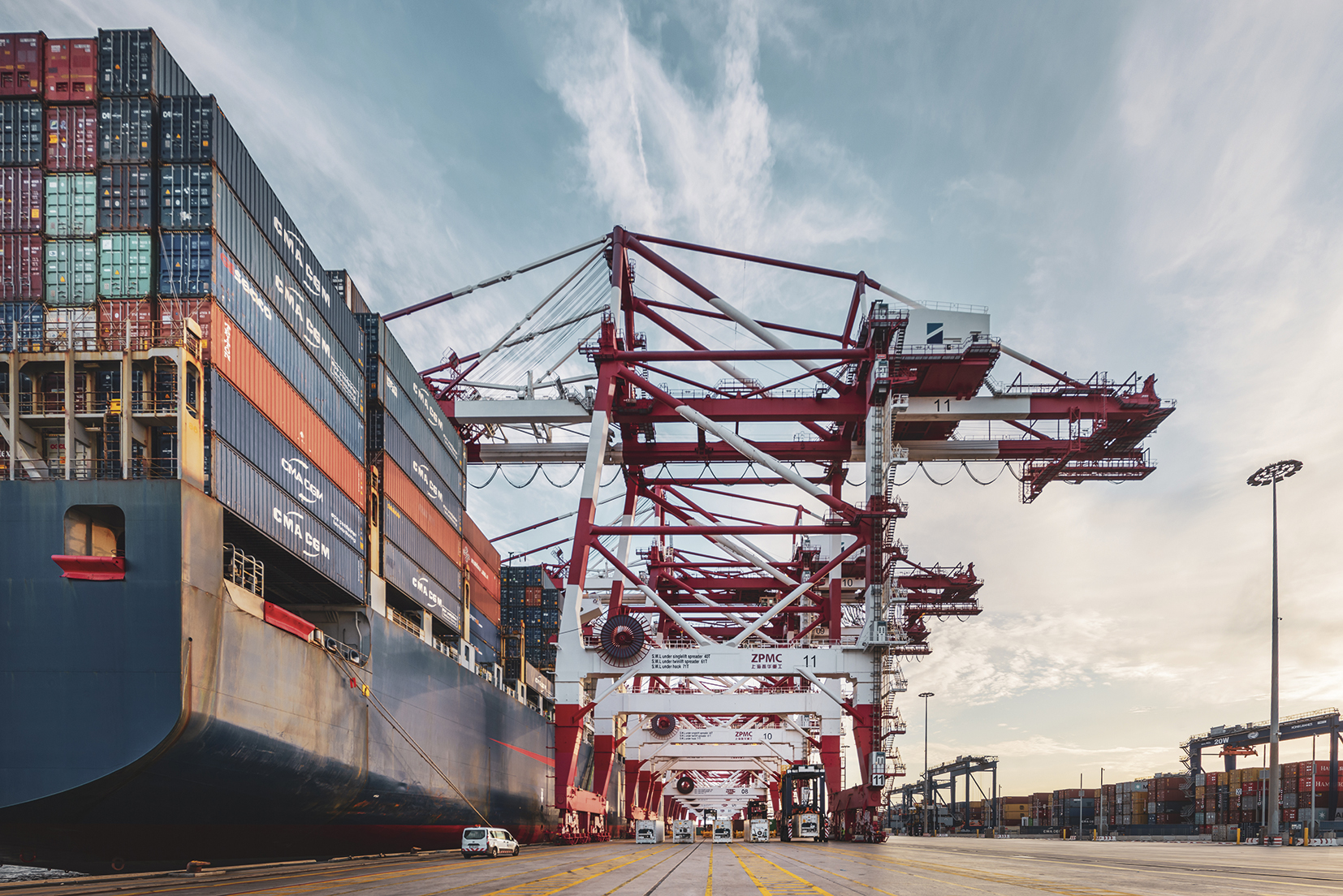 Portacontenedores en el puerto de Barcelona.