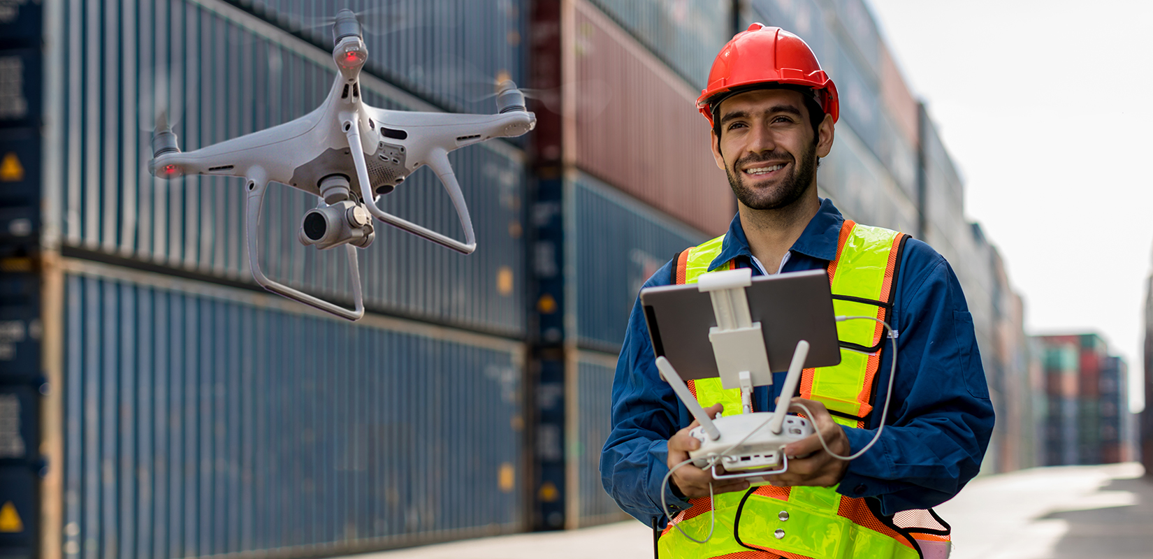 trabajador con dron