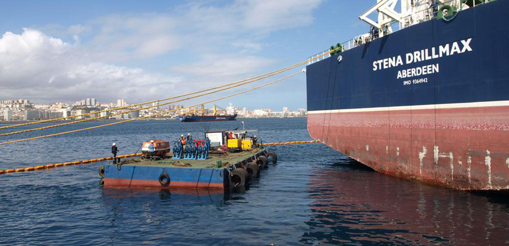 Trabajos submarinos en el astillero Astican en el puerto de Las Palmas
