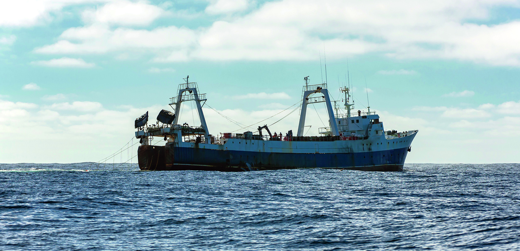 Barco de pesca industrial 