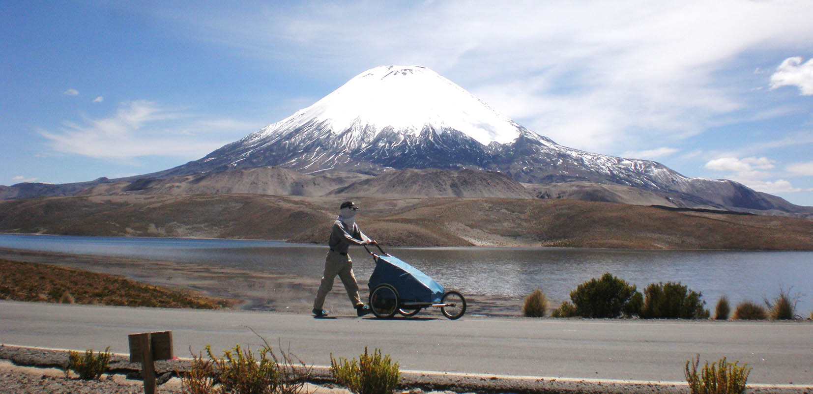 Nacho Dean en Los Andes durante la expedición que llevó a unir caminando todos los continentes.