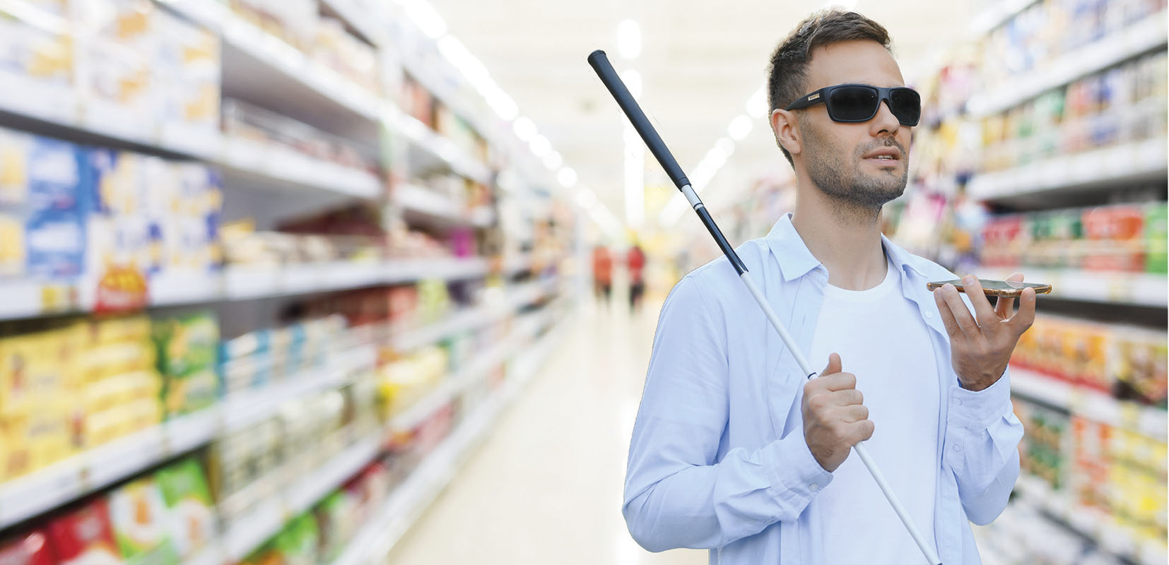 Persona ciega en supermercado