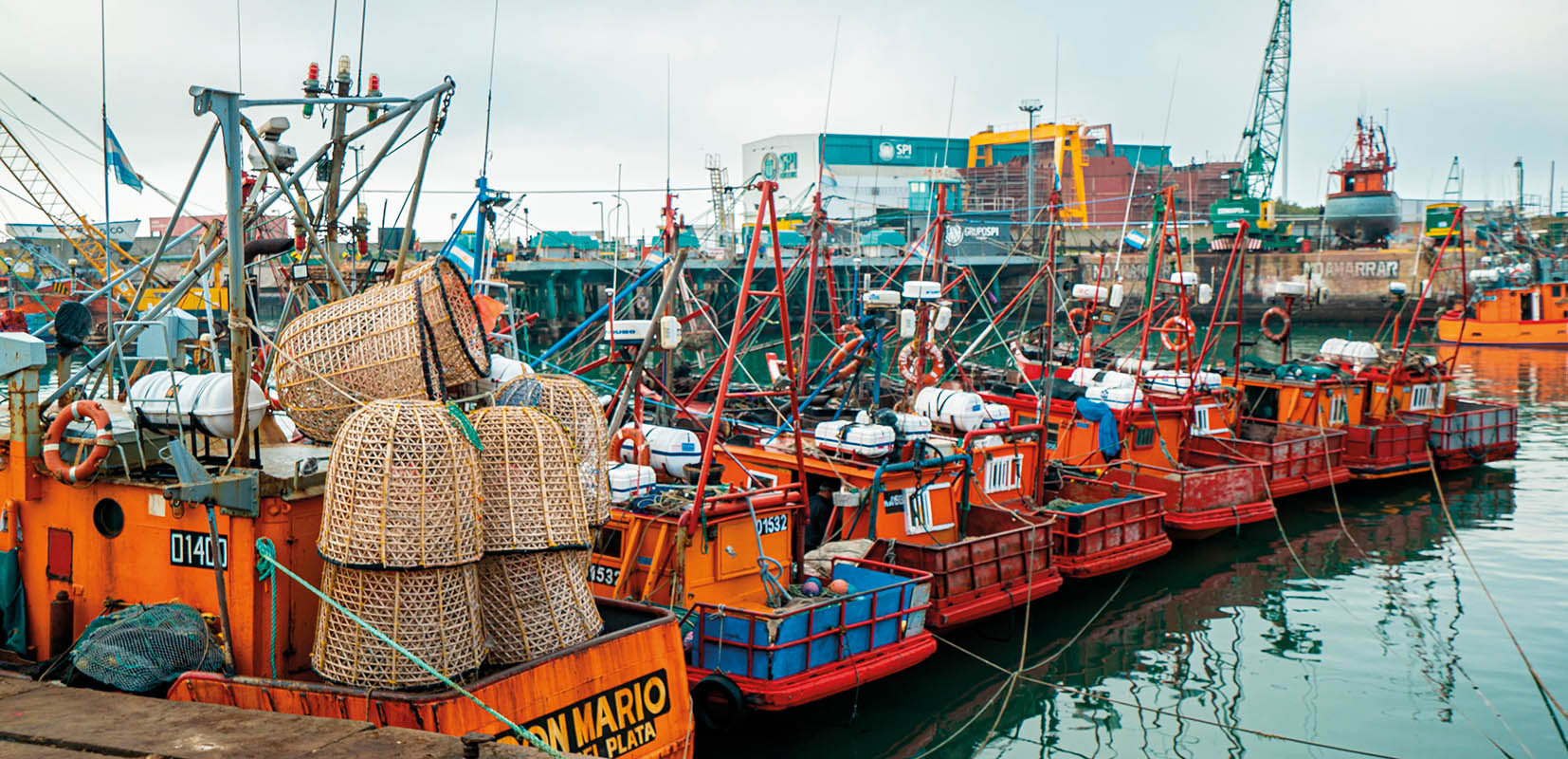 Listado vertical: barcos en Mar del Plata Argentina