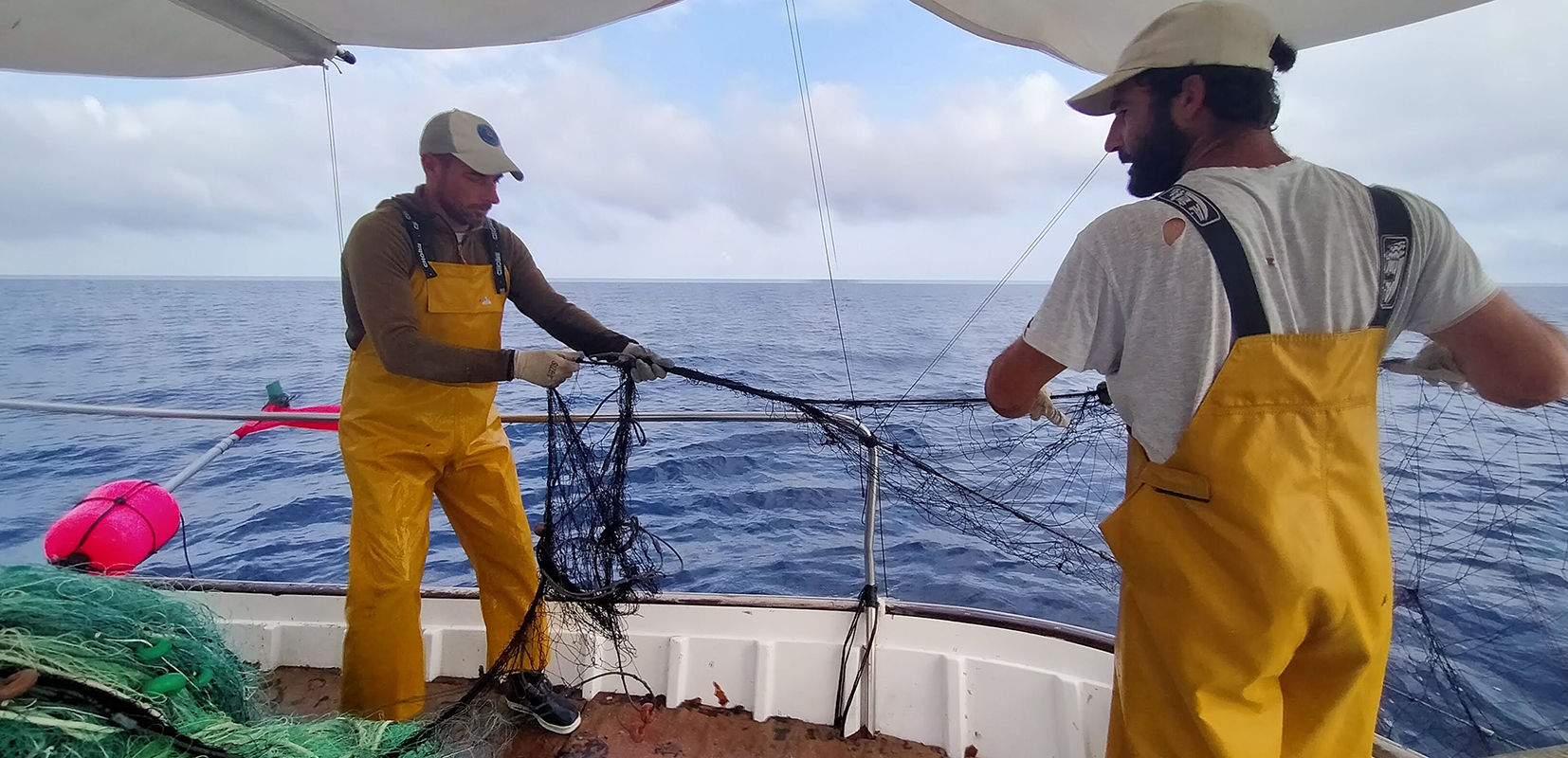 pescadores mallorquines faenando