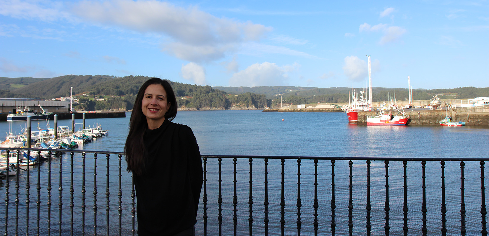 Beatriz Robles nutricionista y divulgadora científica en el puerto de Celeiro @Patricia Romero.jpg