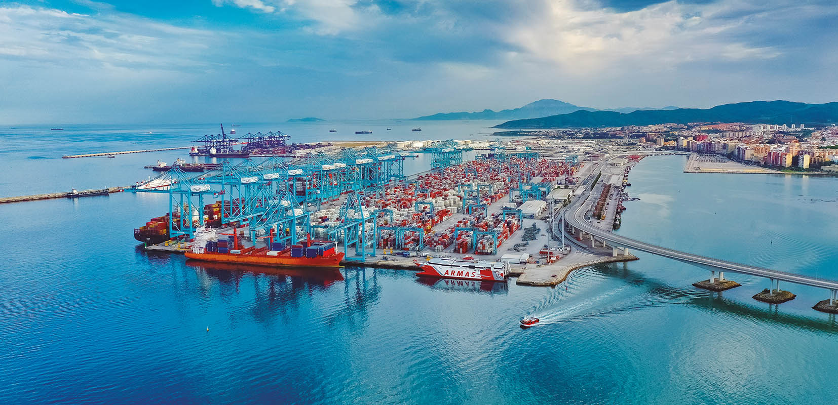 Imagen aérea de las dos terminales del Puerto de Algeciras.