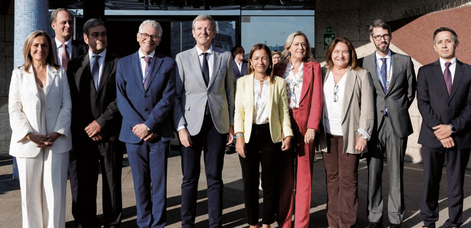 Listado vertical: Foto de las autoridades que asistieron a la conferencia Arvi y botadura duque ahumada, Elena Martínez Carqués