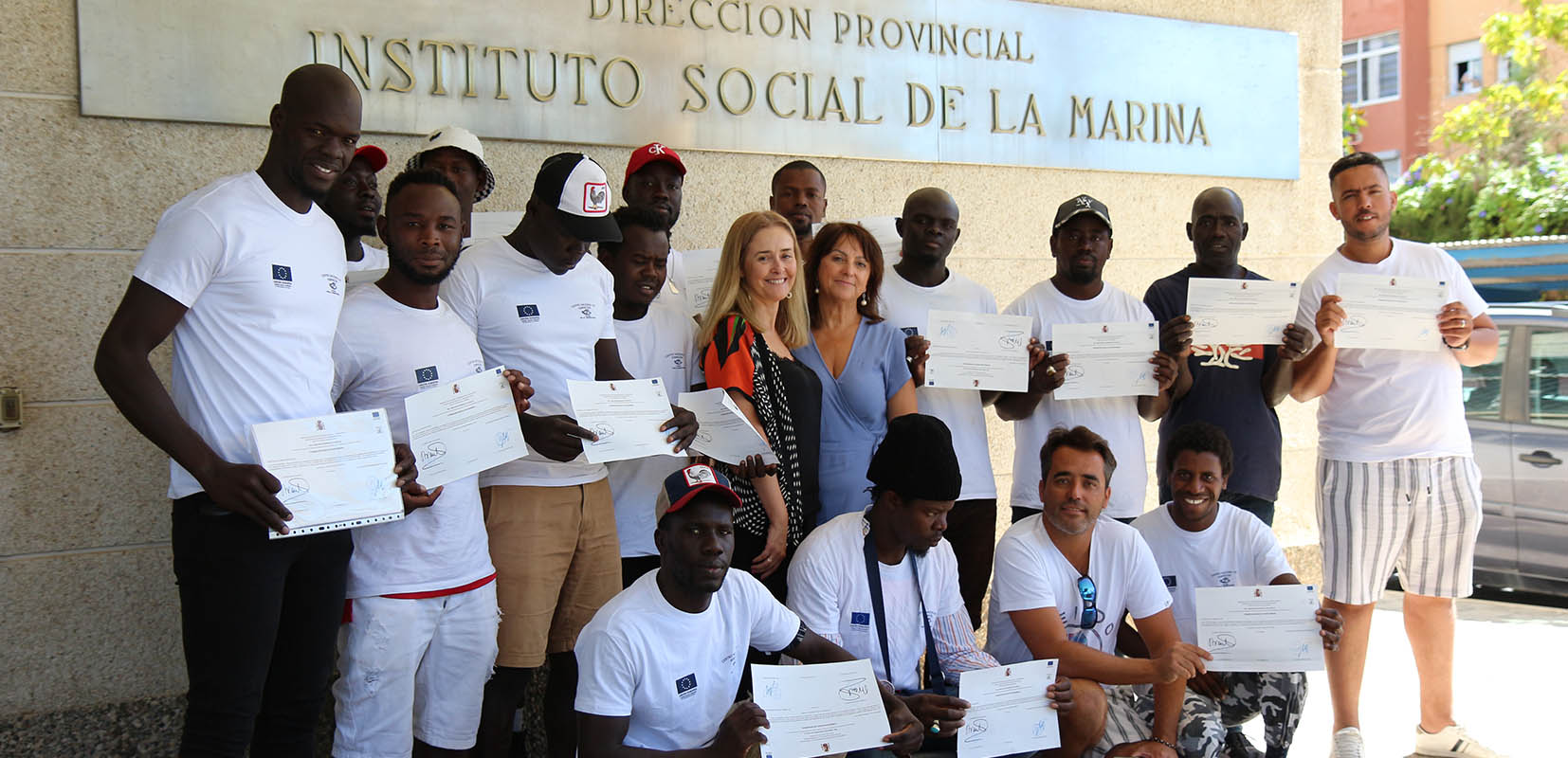 Grupo de pescadores senegaleses que se han regularizado gracias al arraigo por formacion en Huelva