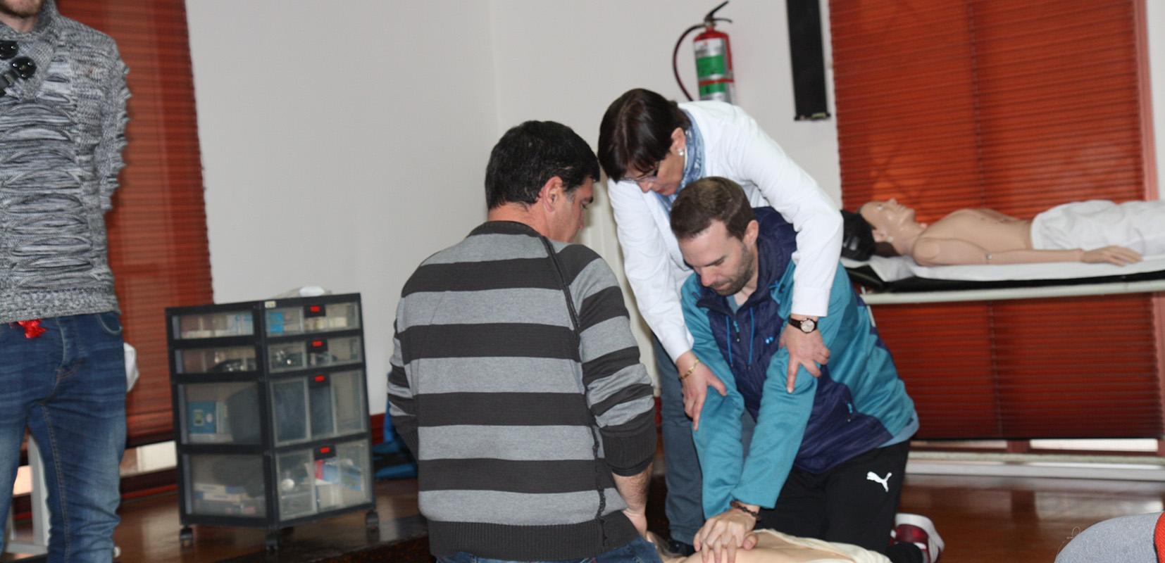Pescadores aprendiendo primeros auxilios con un médico del ISM @A.Munguía