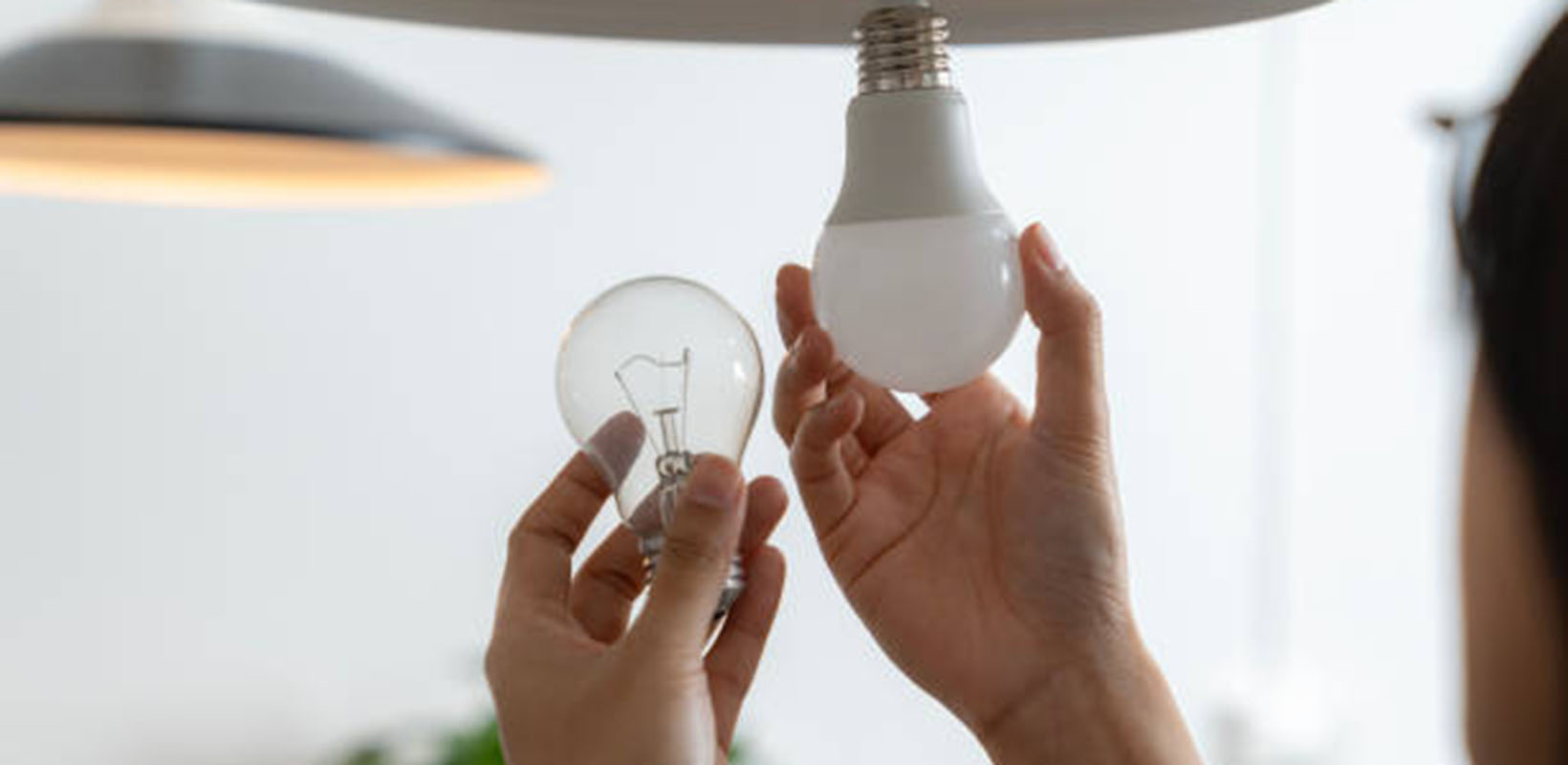 cambio de bombillas tradicionales a otras de bajo consumo