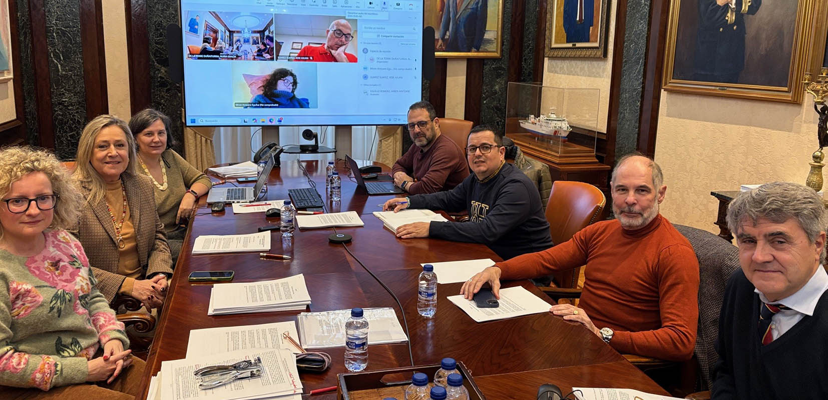 padre e hijo pescando al atardecer