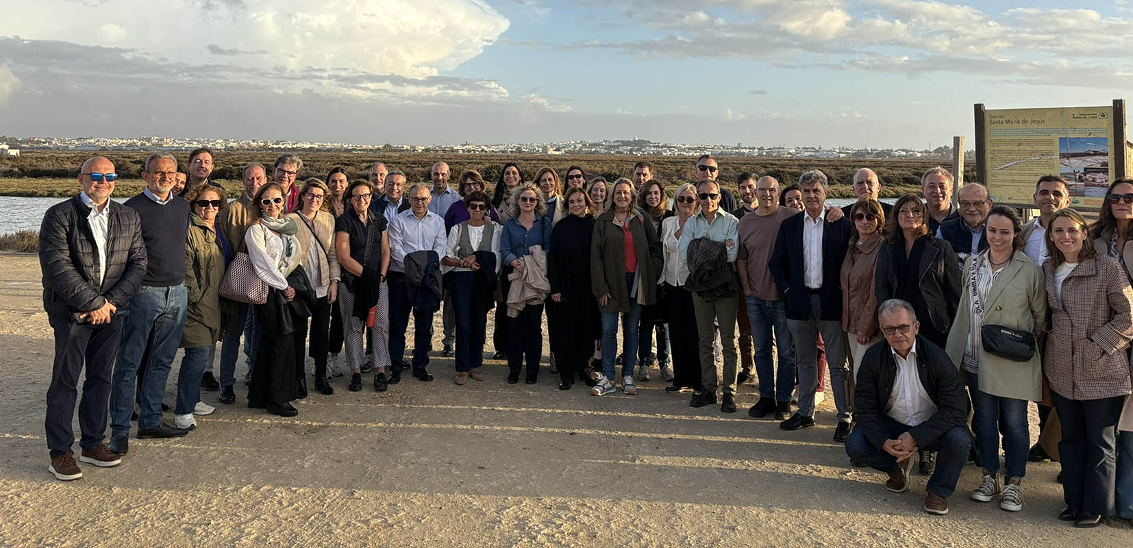Foto de grupo de los directores provinciales del ISM en Las Salinas de Chiclana