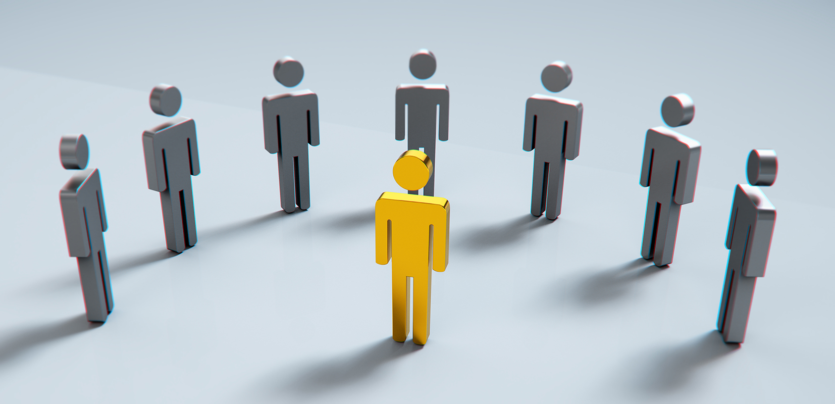 Listado vertical: siete figuras de personas de plata y una figura de persona de color oro