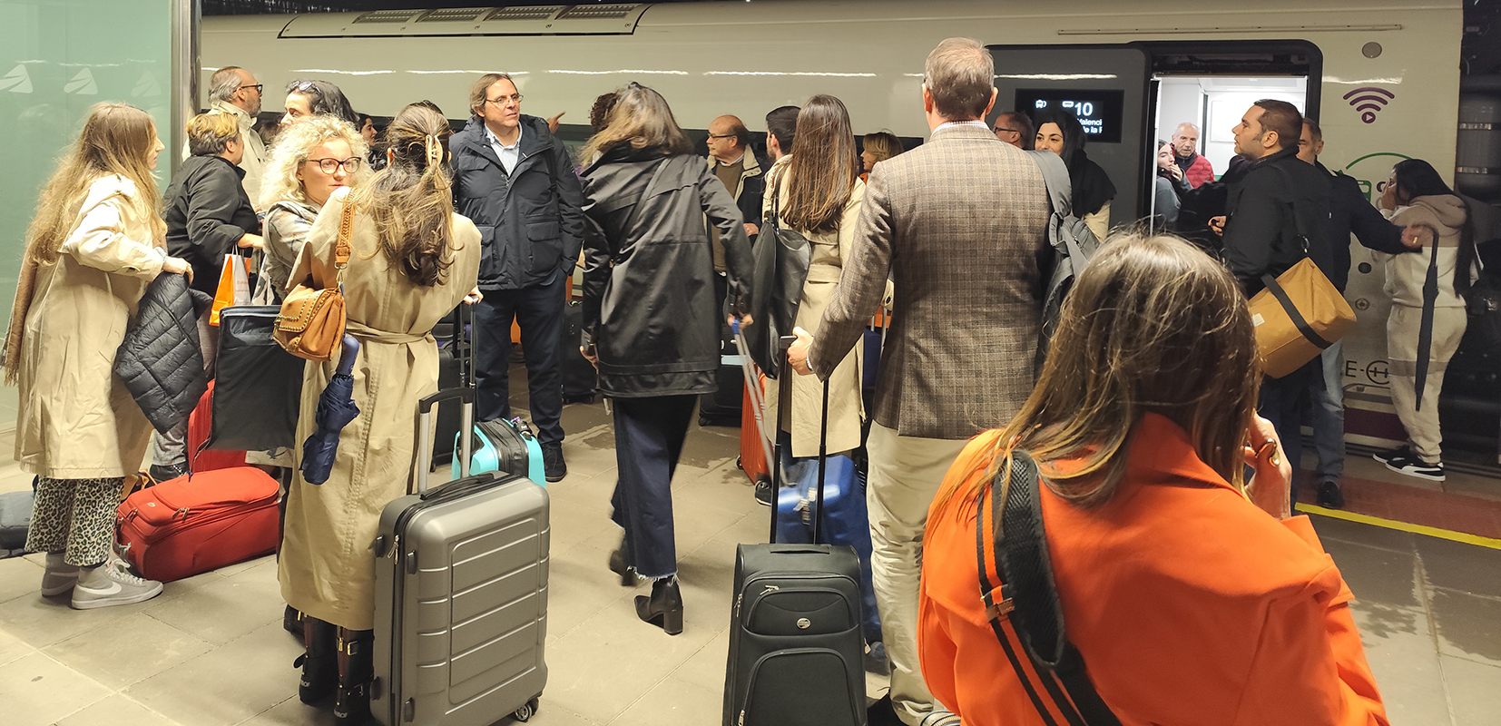 Personal del ISM en la estación de Cuenca antes de regresar a Madrid