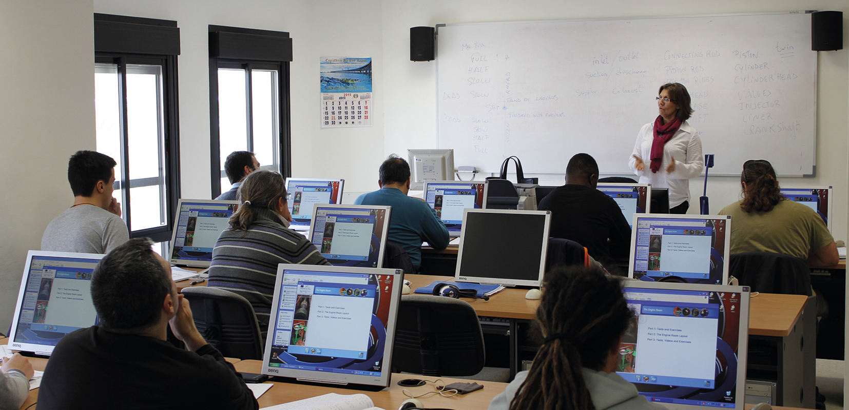 Grupo de personas asistiendo al curso