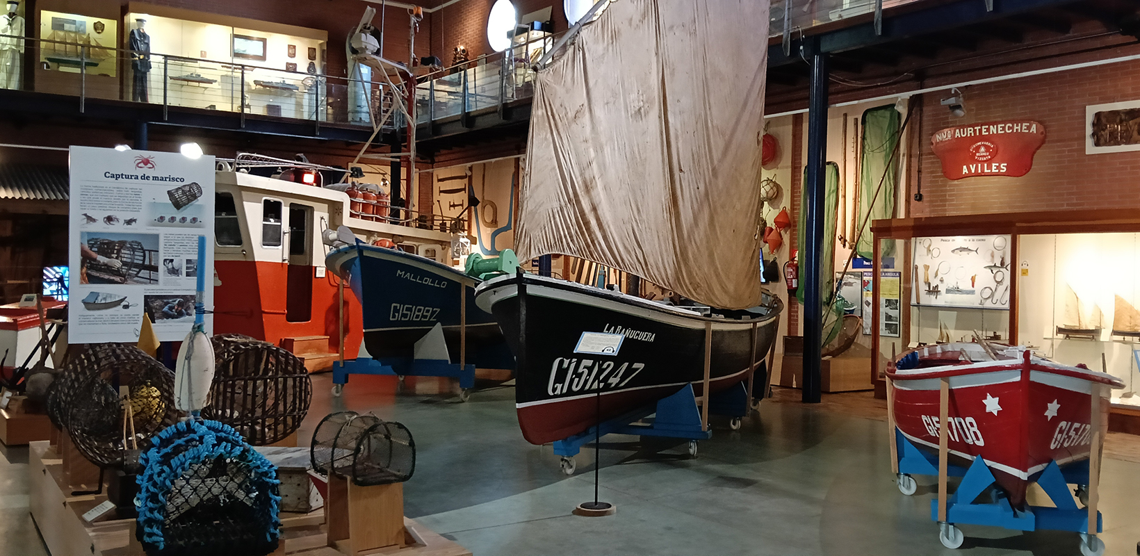 barcos pesqueros nave central museo maritimo de asturias