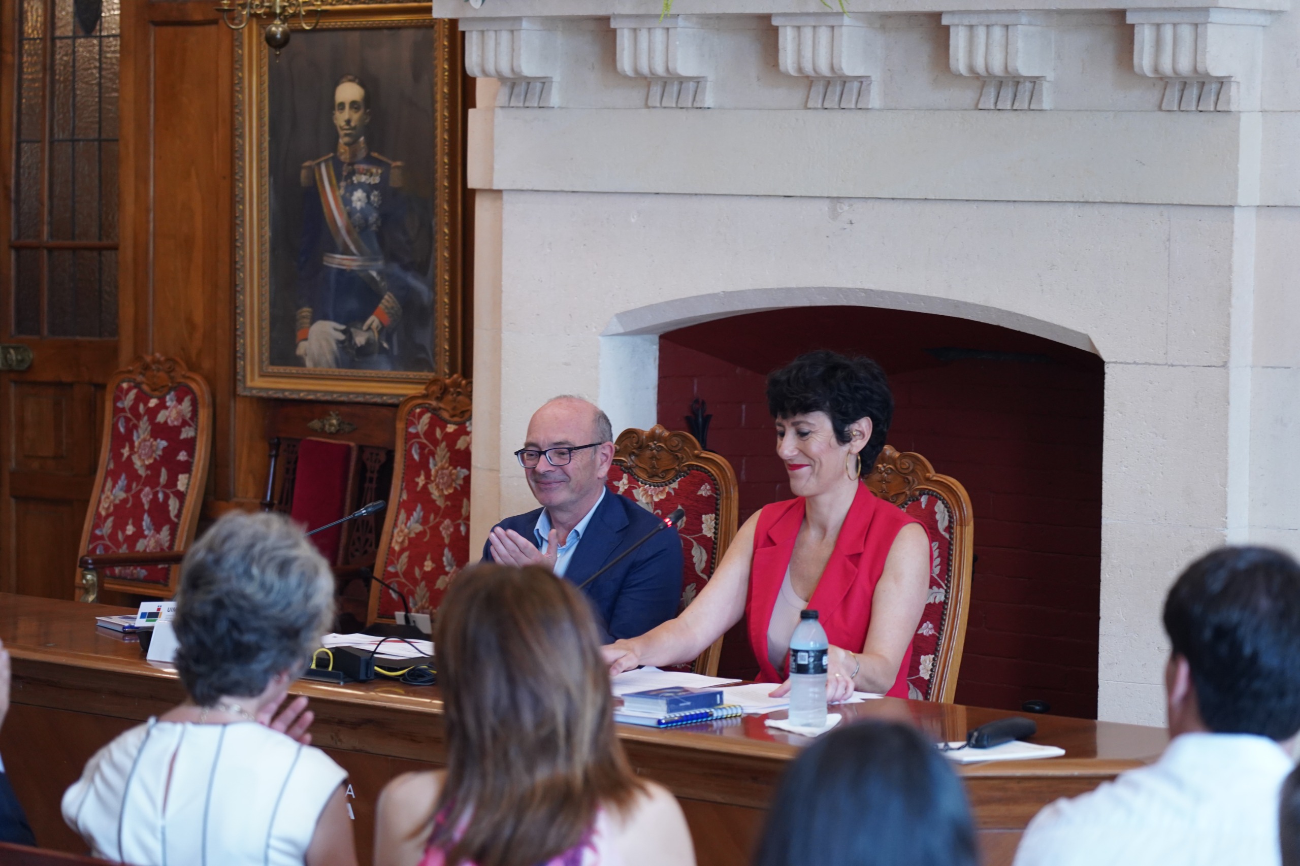 Elma Saiz anuncia la puesta en marcha de las primeras becas para preparar las oposiciones de acceso a la Seguridad Social