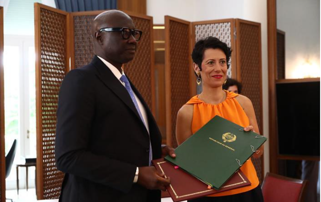 Elma Saiz visita Senegal